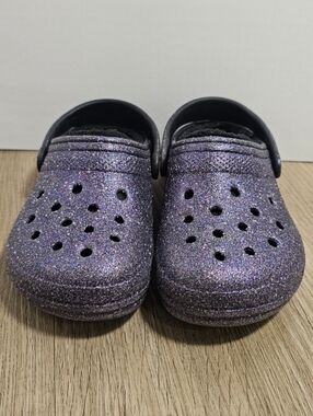 Crocs Kids' Classic Lined Space Glitter – Purple Moon – Glow-in-the-Dark (12)